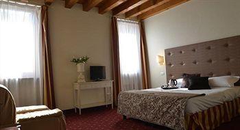 Franciscus Hotel Верона Екстериор снимка